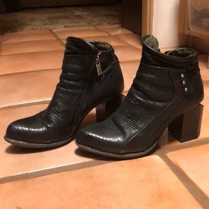 AS98 Black booties
